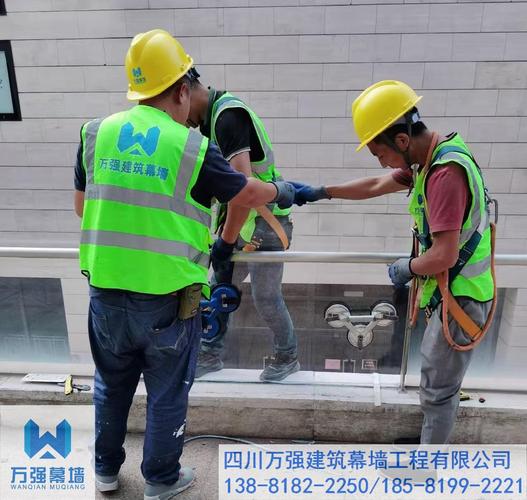 大厦玻璃损坏维修指南 选择四川万强建筑幕墙工程的全流程解析